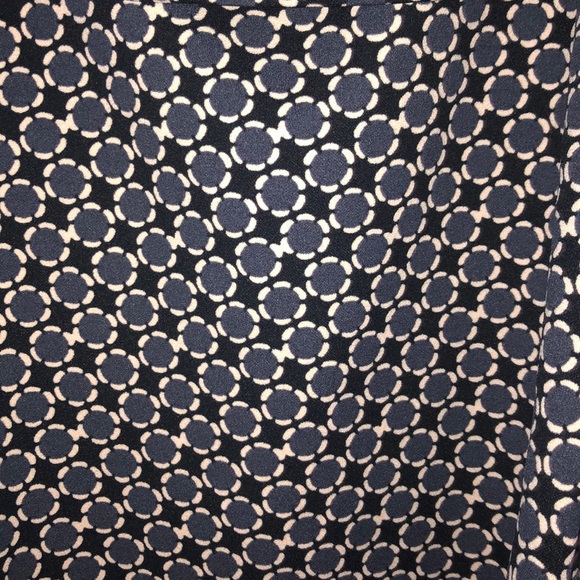 Cold Shoulder Ann Taylor Top✨ - Picture 3 of 5